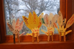 Back to Thanksgiving...I forgot to post these photos of some crafts we made with friends before Thanksgiving!