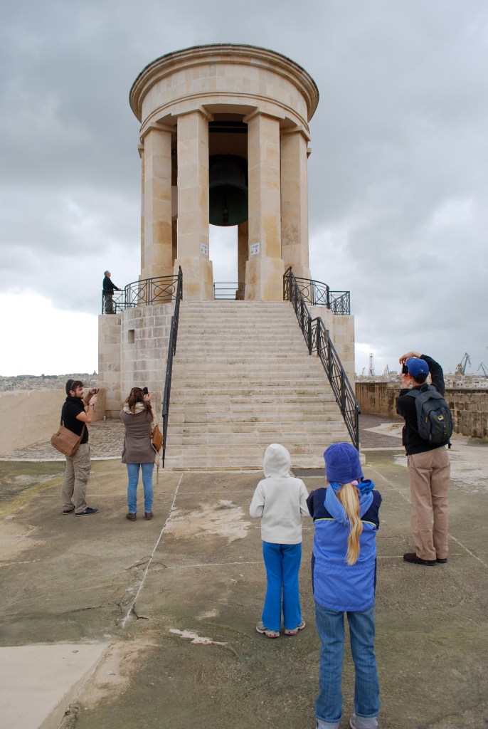 The Siege Bell, commemorating the dead from WWII, rings every day at noon. And we were there when it rang! We felt the vibrations in our whole body!