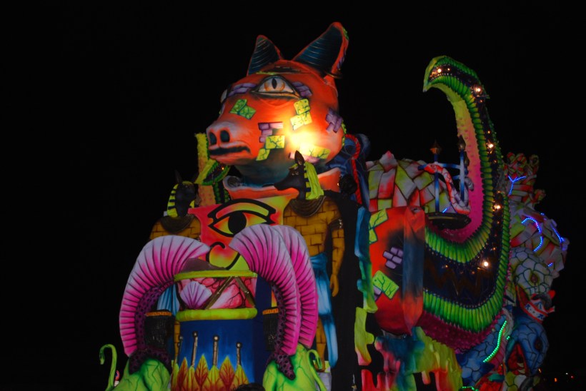 We went back one last time on Monday night to see the floats in the dark.  