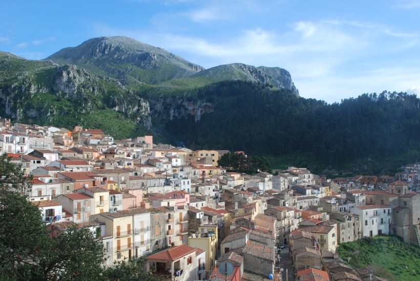 Saro then took us on a drive through the Medonie Mountain Range.  The whole drive was spectacular!  This little mountain town was so beautiful in the afternoon sun.