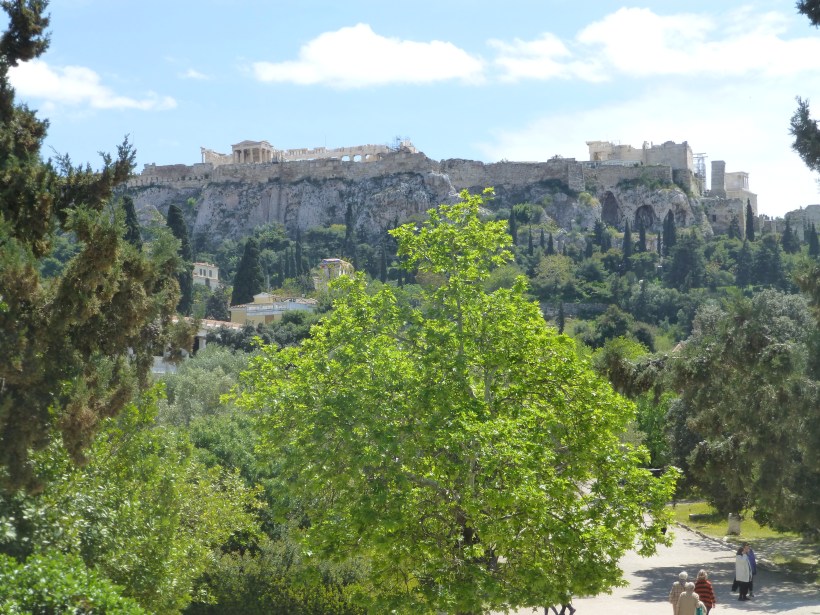 It's pretty easy to see the Acropolis from the Placa area.