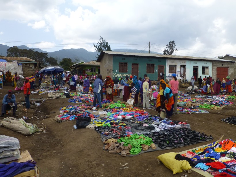 Market in Monduli Chini.